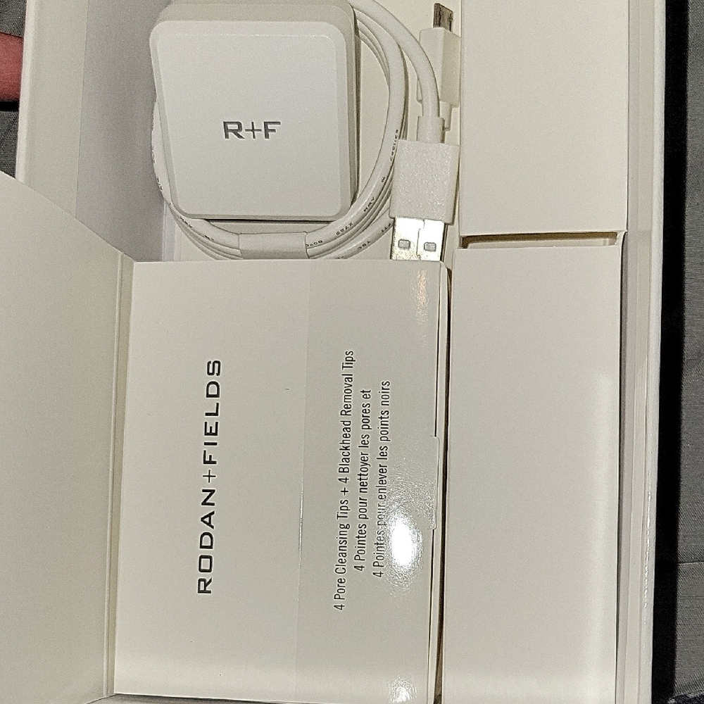 Rodan + Fields Pore Cleansing MD System in White - Picture 4 of 5